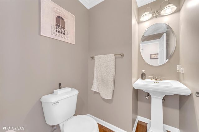 80 CHESTNUT Court, Elgin, IL 60120