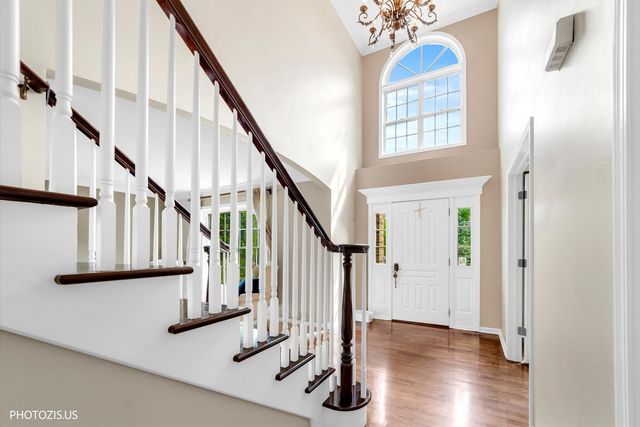 80 CHESTNUT Court, Elgin, IL 60120