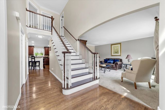80 CHESTNUT Court, Elgin, IL 60120