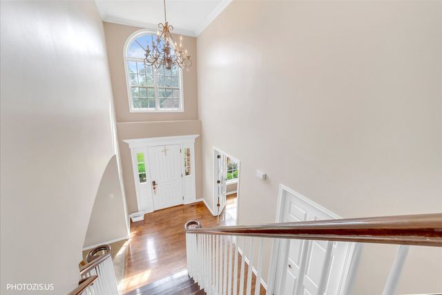80 CHESTNUT Court, Elgin, IL 60120