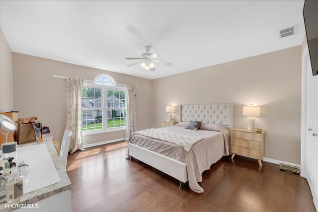 80 CHESTNUT Court, Elgin, IL 60120