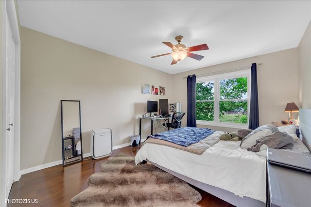 80 CHESTNUT Court, Elgin, IL 60120
