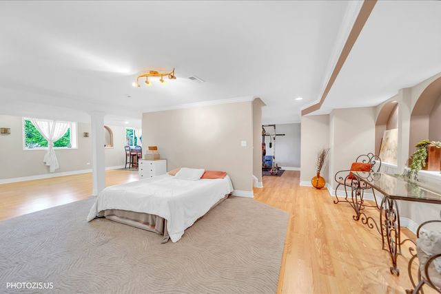 80 CHESTNUT Court, Elgin, IL 60120