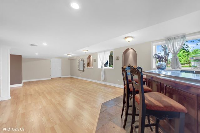 80 CHESTNUT Court, Elgin, IL 60120