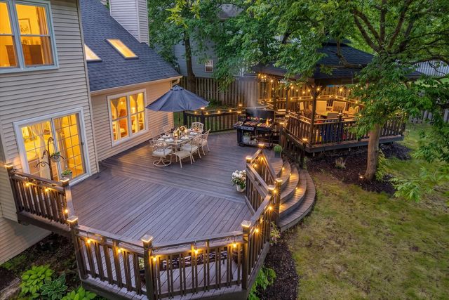 80 CHESTNUT Court, Elgin, IL 60120