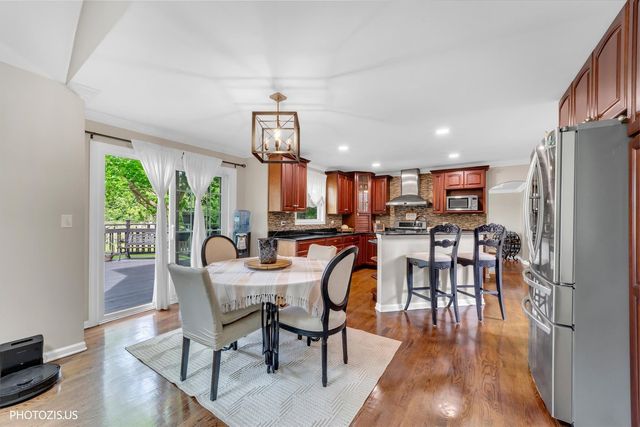 80 CHESTNUT Court, Elgin, IL 60120