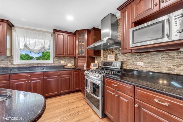 80 CHESTNUT Court, Elgin, IL 60120