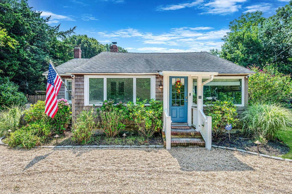 1 Springville Circle, Hampton Bays, NY 11946