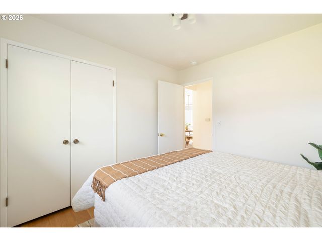 918 Ne 152ND Ave, Portland, OR 97230