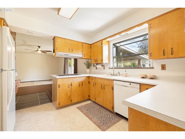 918 Ne 152ND Ave, Portland, OR 97230