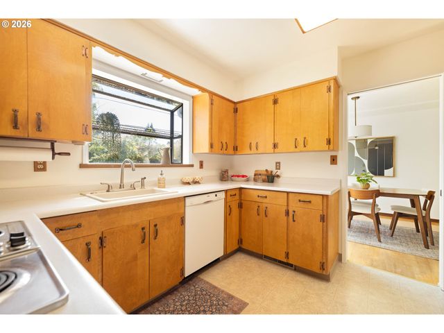 918 Ne 152ND Ave, Portland, OR 97230