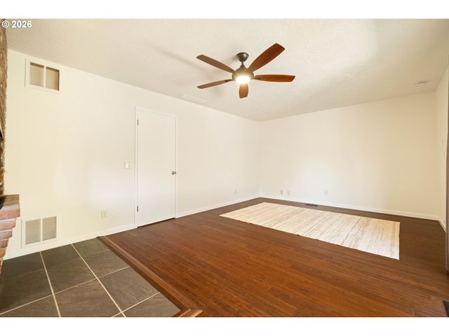 918 Ne 152ND Ave, Portland, OR 97230
