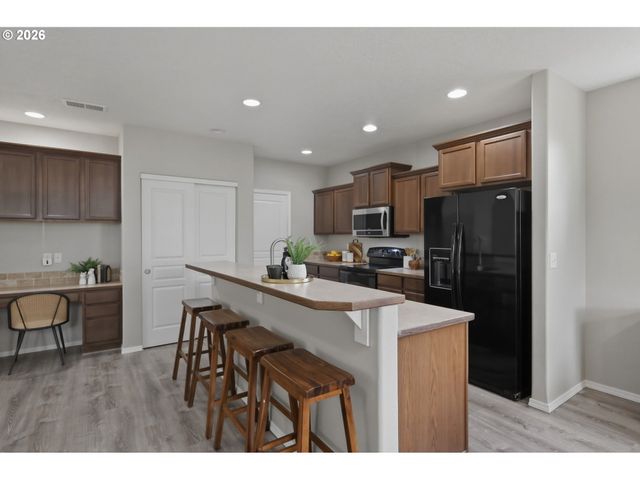 1961 ADELMAN Loop, Eugene, OR 97402