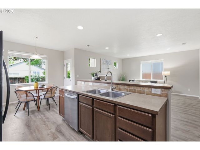 1961 ADELMAN Loop, Eugene, OR 97402