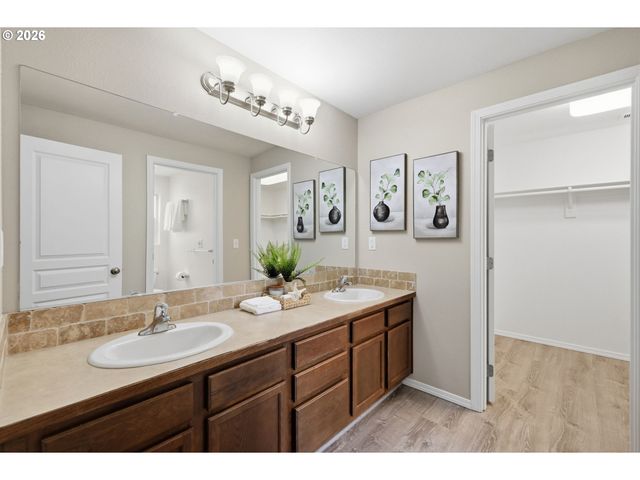 1961 ADELMAN Loop, Eugene, OR 97402
