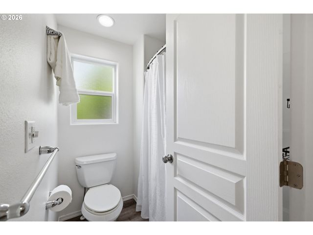 1961 ADELMAN Loop, Eugene, OR 97402