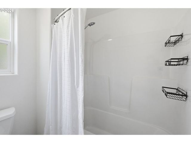 1961 ADELMAN Loop, Eugene, OR 97402