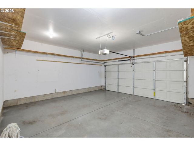 1961 ADELMAN Loop, Eugene, OR 97402