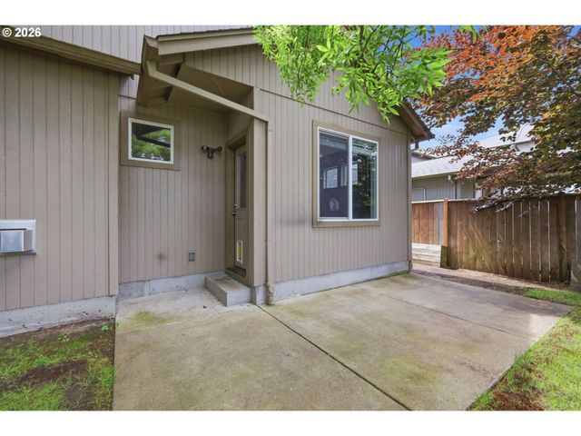 1961 ADELMAN Loop, Eugene, OR 97402