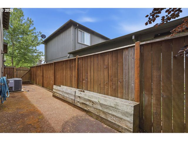 1961 ADELMAN Loop, Eugene, OR 97402