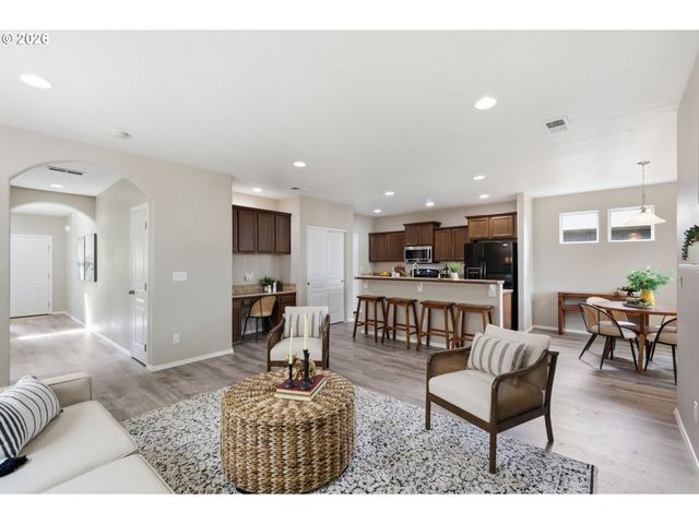1961 ADELMAN Loop, Eugene, OR 97402
