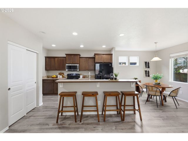 1961 ADELMAN Loop, Eugene, OR 97402
