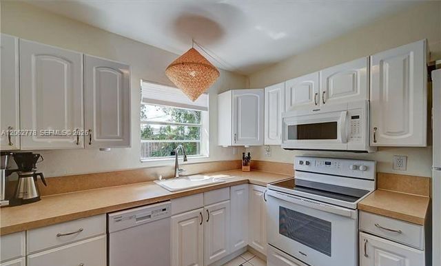 1180 SW 4th Ter, Pompano Beach, FL 33060