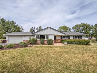 18260 W Willow ROAD, New Berlin, WI 53146