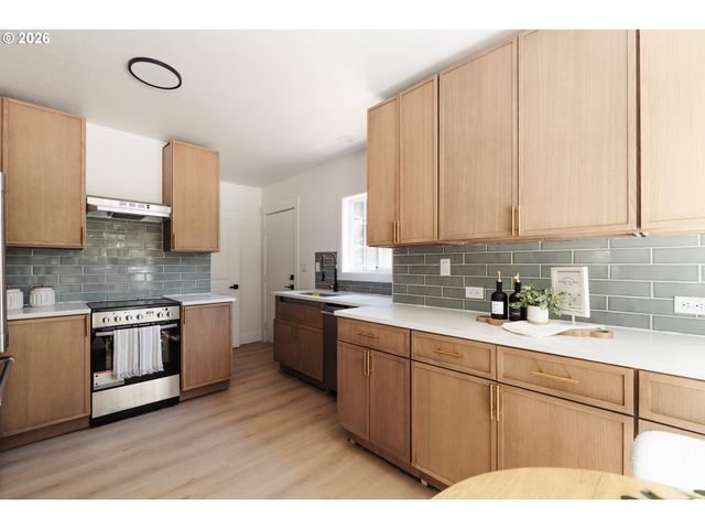 1415 N RUSSET St, Portland, OR 97217