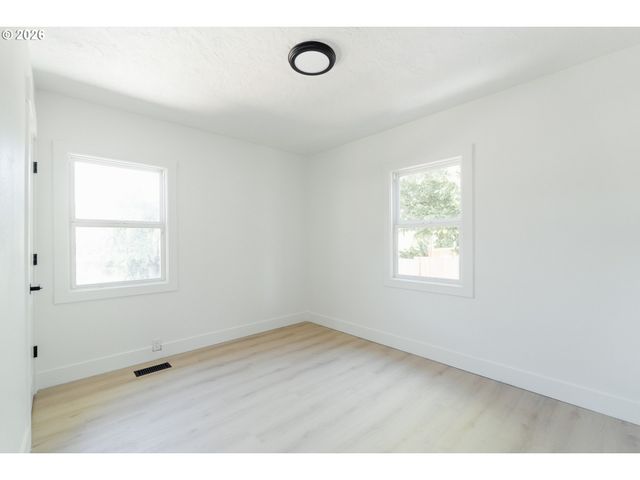 1415 N RUSSET St, Portland, OR 97217