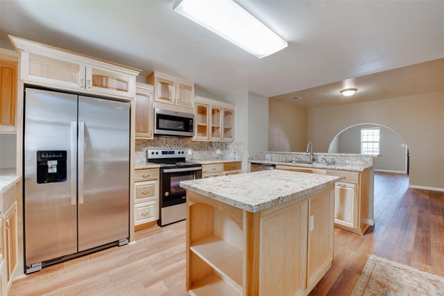 4519 N Main Street, Houston, TX 77009