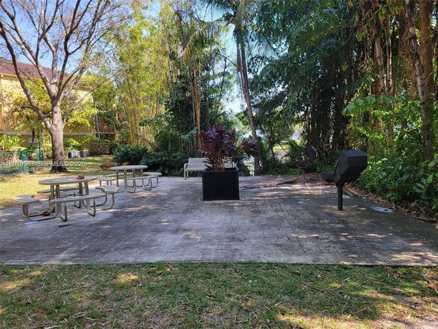 741 N Pine Island Rd 308, Plantation, FL 33324