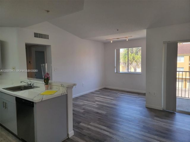 741 N Pine Island Rd 308, Plantation, FL 33324