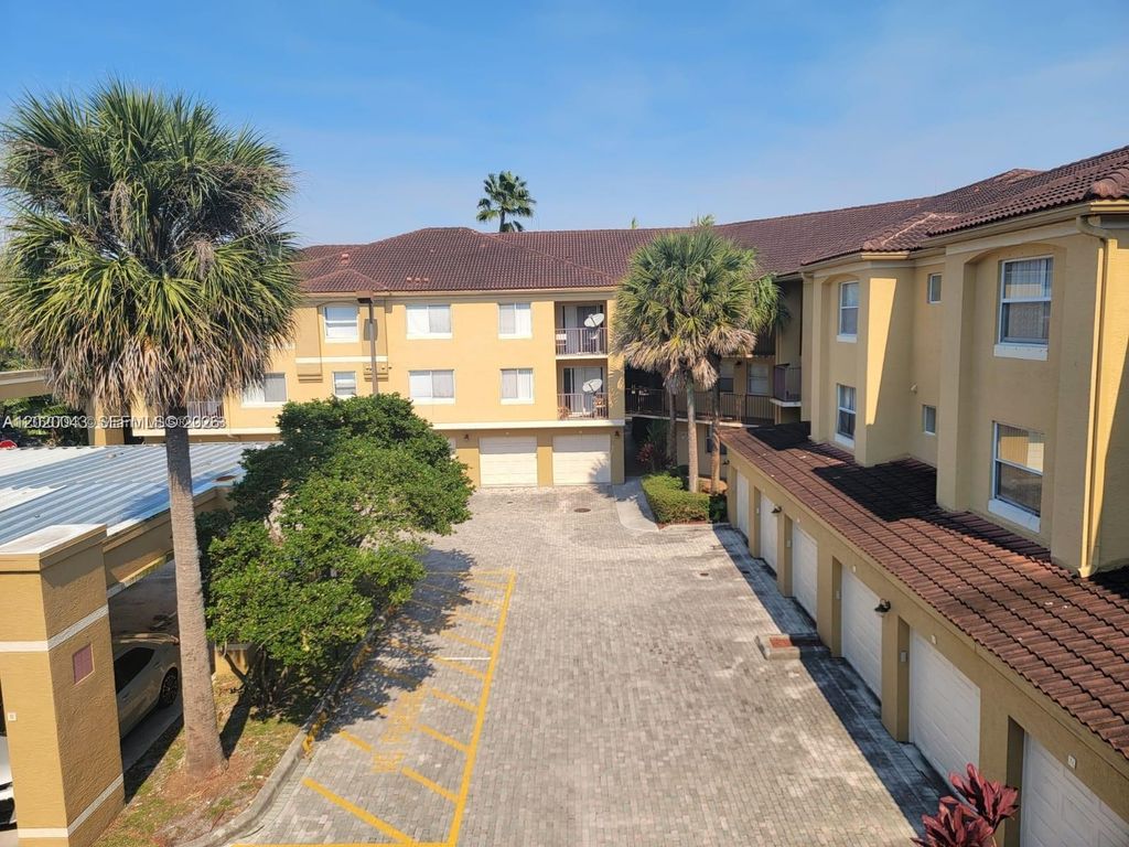 741 N Pine Island Rd 308, Plantation, FL 33324