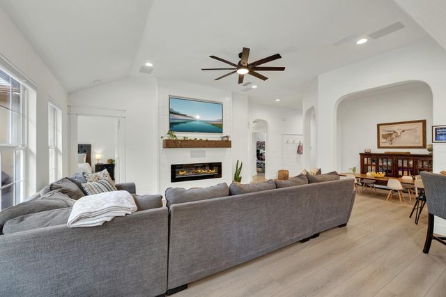 1100 Yaupon DR, Fischer, TX 78623