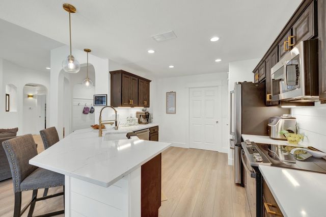 1100 Yaupon DR, Fischer, TX 78623
