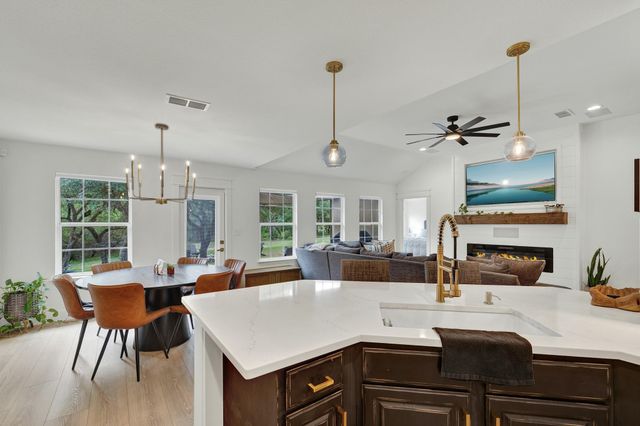 1100 Yaupon DR, Fischer, TX 78623