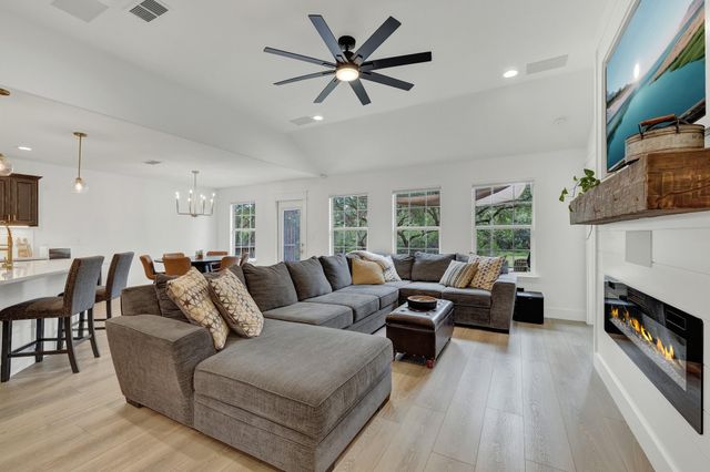 1100 Yaupon DR, Fischer, TX 78623