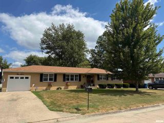 411 SUNSET Drive, Centralia, IL 62801