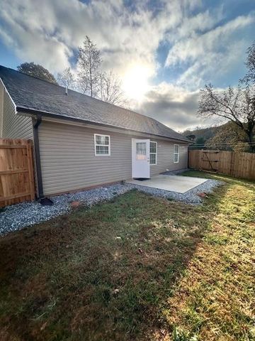 112 Pine Corner Drive, Dahlonega, GA 30533