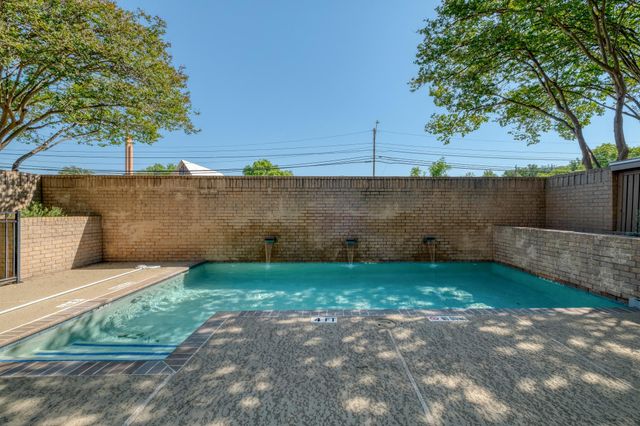 611 E 45th ST 19, Austin, TX 78751