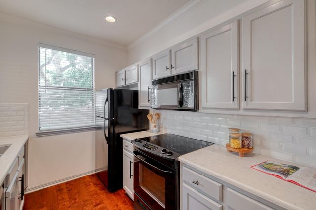 611 E 45th ST 19, Austin, TX 78751