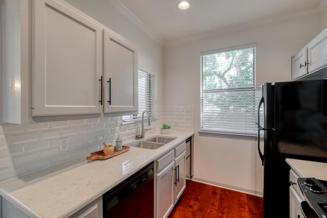 611 E 45th ST 19, Austin, TX 78751