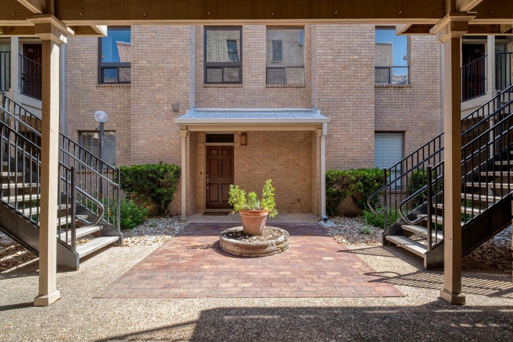 611 E 45th ST 19, Austin, TX 78751