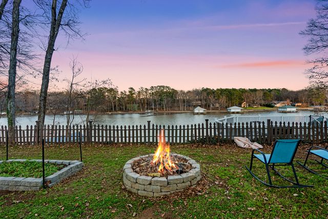 12255 Davis Rd, Athens, AL 35611