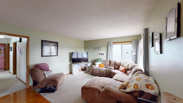 415 2nd Street NW, New Richland, MN 56072