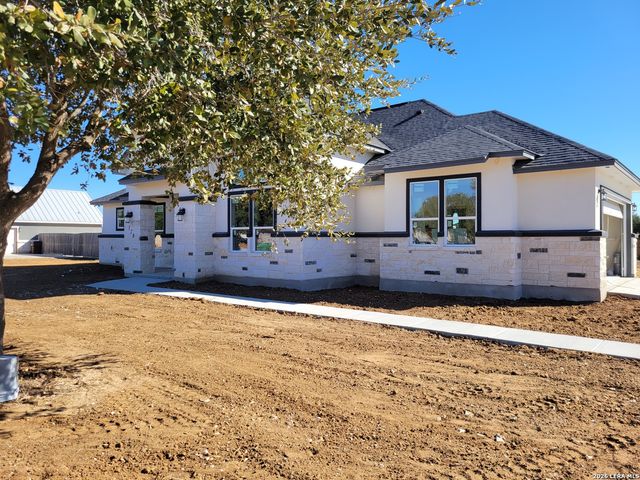 128 W Tree Farm, Lytle, TX 78052