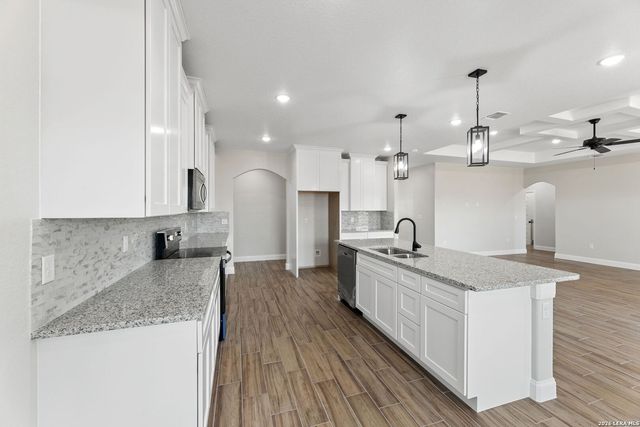 128 W Tree Farm, Lytle, TX 78052