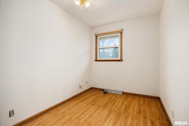 801 W SHERMOOR Street, Peoria, IL 61614