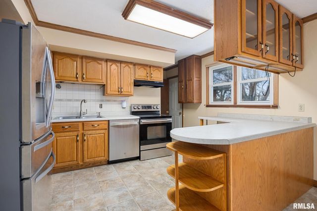 801 W SHERMOOR Street, Peoria, IL 61614